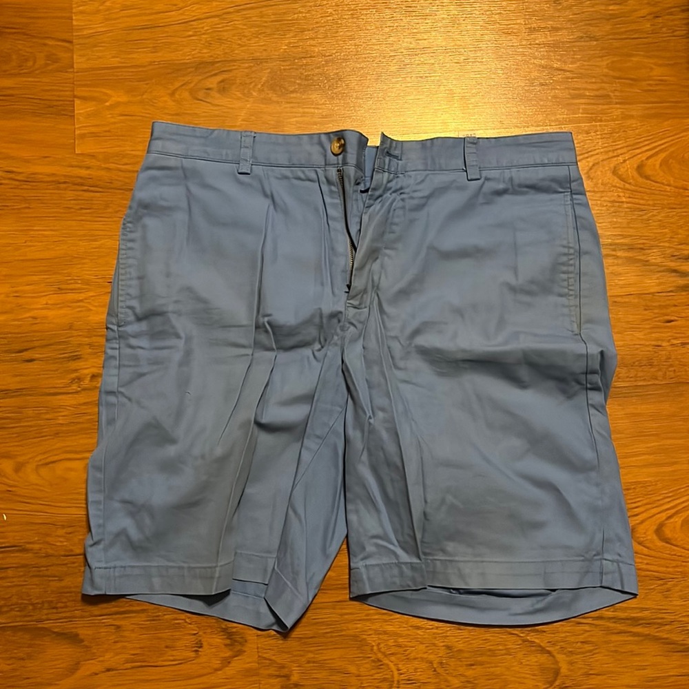 Vineyard Vines size 33 shorts